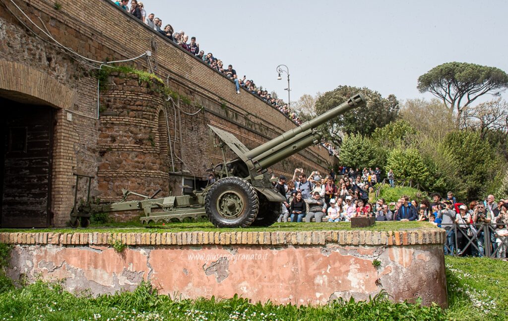 Il Cannone del Gianicolo, obice 105/22 Mod. 14/61 gestito dal personale dell'Esercito Italiano