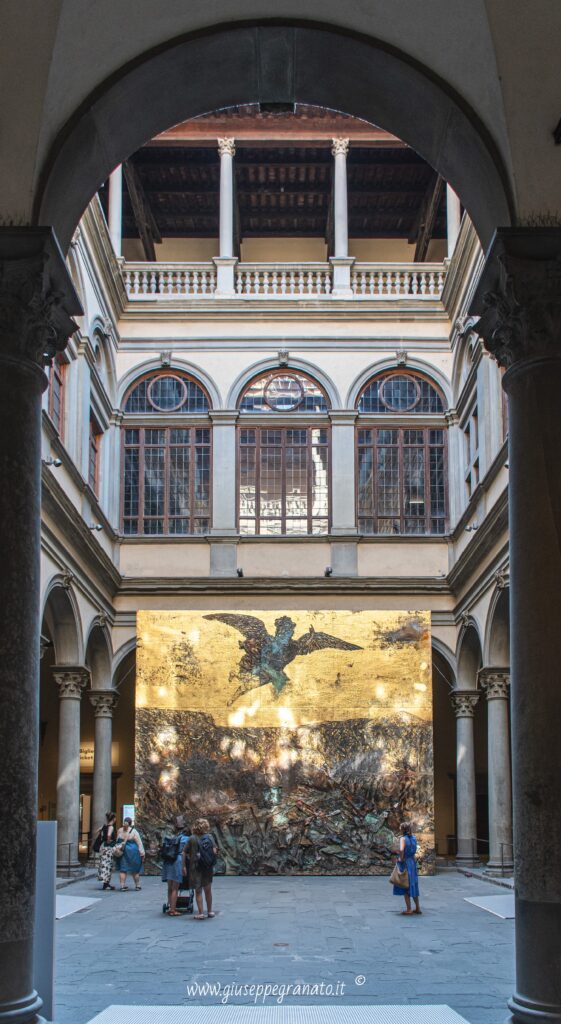 Palazzo Strozzi, cortile interno con "Engelssturz" di Ansel Kiefer