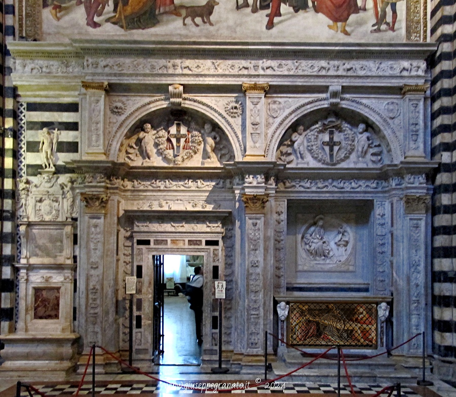 Ingresso libreria Piccolomini, Siena cattedrale