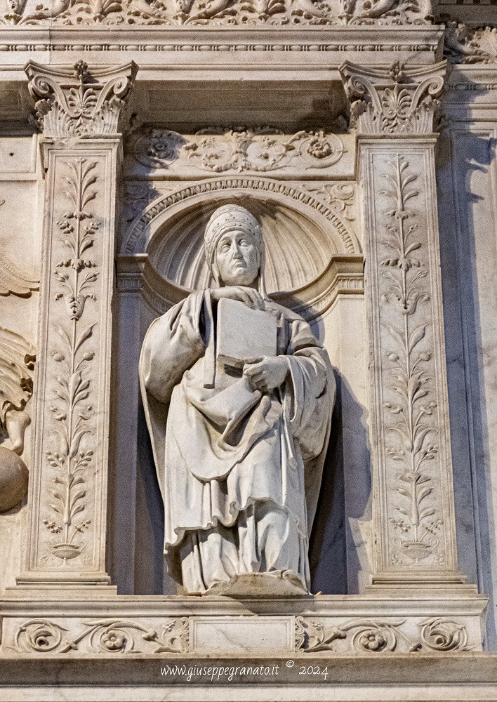 San-Gregorio- Michelangelo-Buonarroti-cappella-Piccolomini-cattedrale-Siena